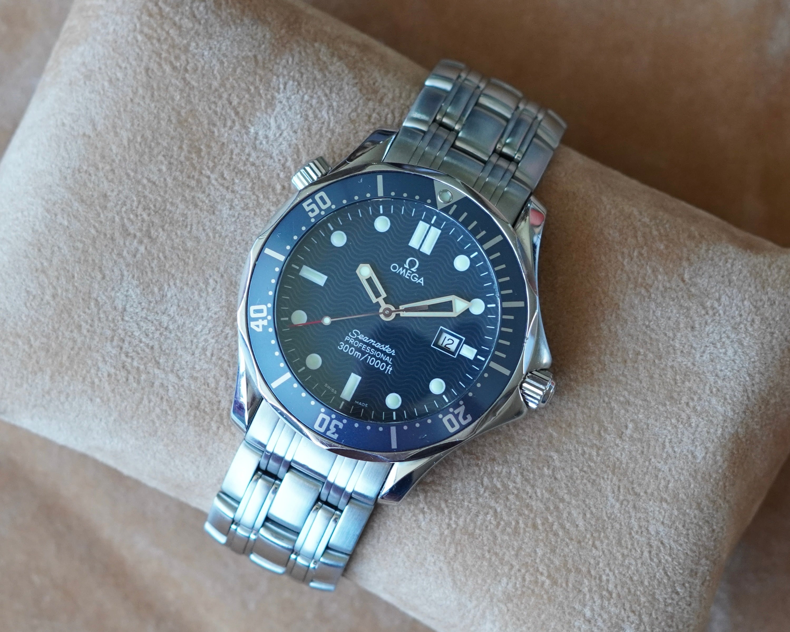 Omega Seamaster Diver 300M Quartz GoldenEye Ref. 2541.80.00 Apollo Watch Company